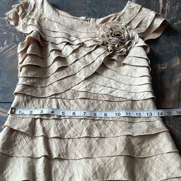 London Times Women's Corsage Shimmer Shutter Dress, Champagne, size 6 - Picture 6 of 13